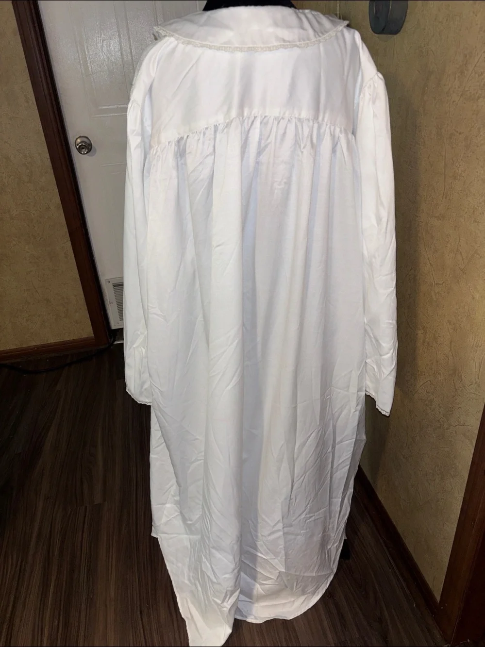 Vintage Intimate Essentials White Embroidered Satin Nightgown Grannycore 2X NWOT